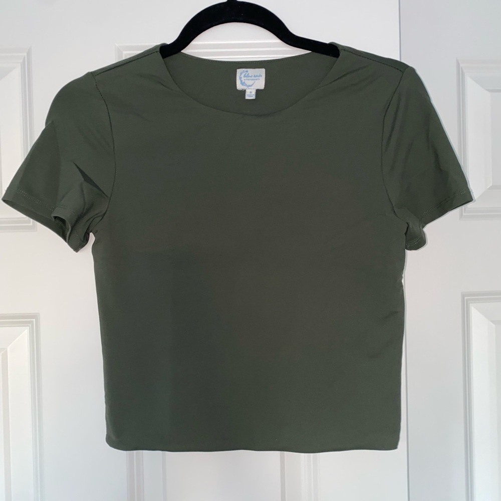 Francesca's Collections Green Fitted Crop Tee